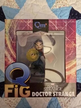 Marvel Q Fig Doctor Strange Action Figure with Yellow Magic Effect